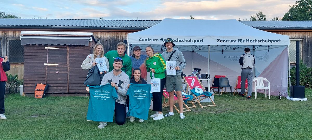 zur Vergrößerungsansicht des Bildes: Siegerehrung der Beachvolleyballer beim Sportfest