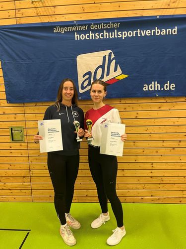 DHM Karate 2024, Siegerbild mit zwei Frauen 